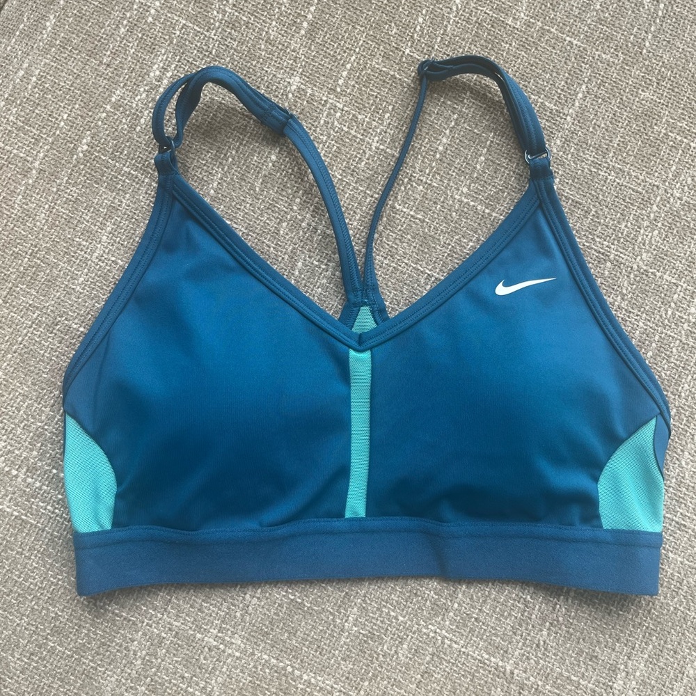 Nike sports bra size small dri-fit
New with out tags!